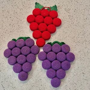 Vintage Grapes Trivet Hot Pad Crochet Bottle Cap 1 Red and 2 Purple Lot of 3